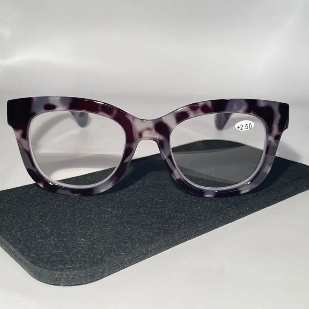 1145 Mona Reading Glasses 2.50 Sq Eyeglasses Grey and Black Tortoise Frames NWT